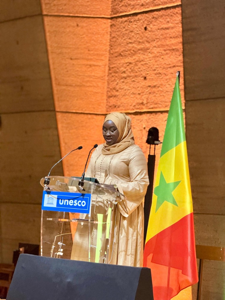 Maï Mbacké Djamil prend la parole lors d’un événement à l’UNESCO